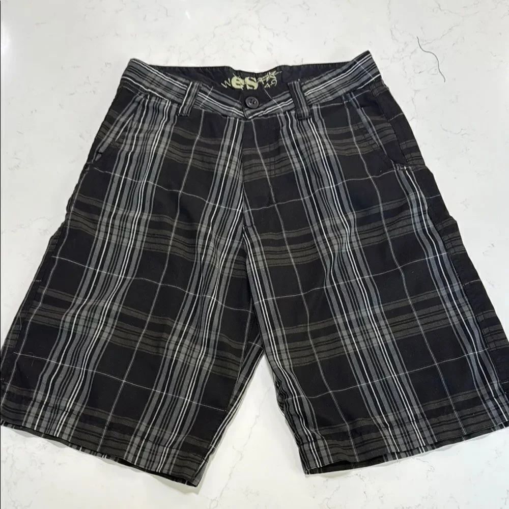 West 49 youth boys Black Plaid Shorts. Size Large